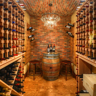 Foto di una cantina stile rurale con pavimento in linoleum e rastrelliere portabottiglie