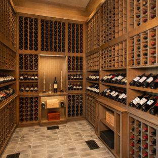 Diseño de bodega mediterránea con botelleros y suelo multicolor
