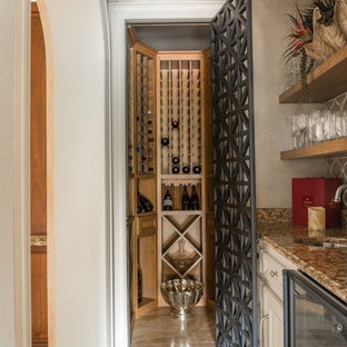 Foto de bodega mediterránea con botelleros y suelo beige