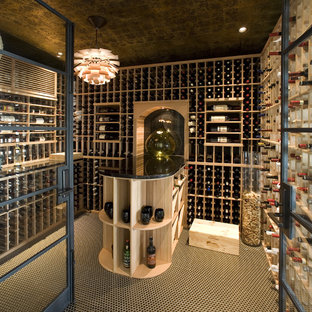 Ispirazione per una cantina contemporanea con rastrelliere portabottiglie e pavimento multicolore
