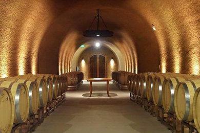 Cette image montre une cave à vin méditerranéenne.