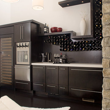 Private Wine Bar and Bathroom