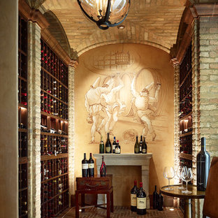 Idee per una cantina mediterranea con pavimento in mattoni e pavimento rosso