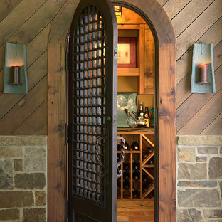 Foto di una cantina rustica con pavimento in terracotta e rastrelliere portabottiglie