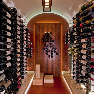 Inspiration pour une cave à vin méditerranéenne.