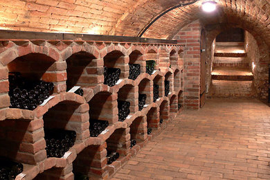 Idée de décoration pour une cave à vin chalet.