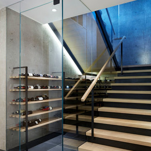 Modelo de bodega contemporánea, de tamaño medio, con suelo gris