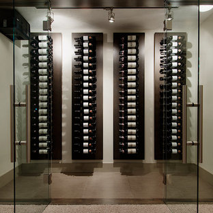 Foto di una cantina minimalista con pavimento in gres porcellanato