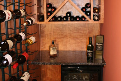 ポートランド(メイン)にあるトラディショナルスタイルのおしゃれなワインセラーの写真