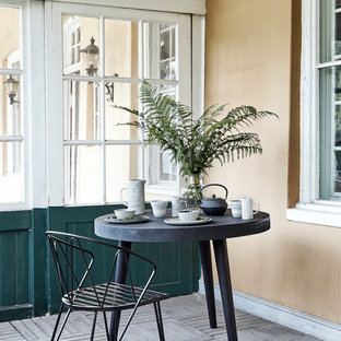 Kleiner Moderner Wintergarten ohne Kamin mit hellem Holzboden und grauem Boden in Dresden
