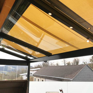 Schmidinger Terrassendach aus Glas mit LED-Leuchtkörper & seitlichen Windschutz