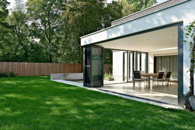Esempio di una veranda contemporanea di medie dimensioni con nessun camino e soffitto classico
