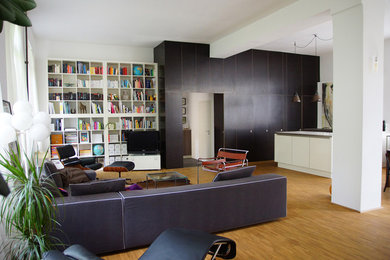 Modernes Wohnzimmer im Loft-Stil in Stuttgart