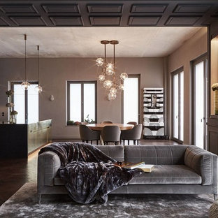 Großes, Repräsentatives Modernes Wohnzimmer ohne Kamin, im Loft-Stil mit brauner Wandfarbe, dunklem Holzboden und braunem Boden in Berlin