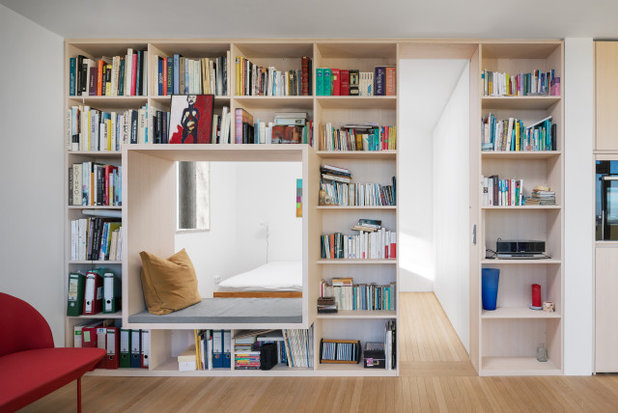 Modern Family Room by FV2 Architektur GmbH