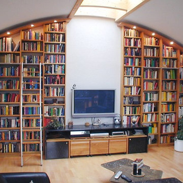 Bücherregal in Kirschbaum