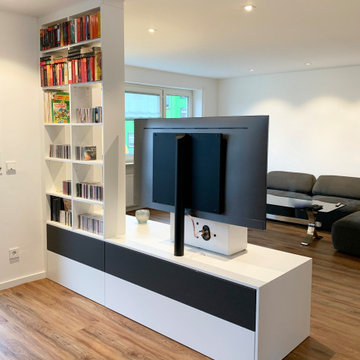 Bücherregal und TV Sideboard