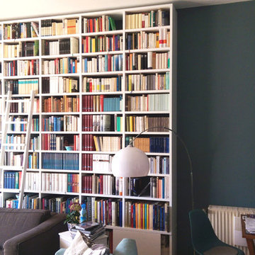 Bücherwand mit Leiter nach Maß für große Büchersammlung