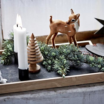 Das weihnachtlich dekorierte Holztablett CANDLE TRAY