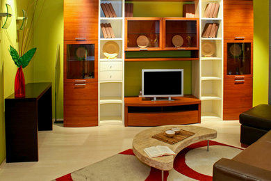 Modernes Wohnzimmer mit grüner Wandfarbe in München