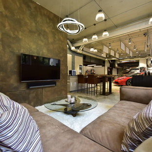 Geräumiges, Repräsentatives Industrial Wohnzimmer im Loft-Stil mit weißer Wandfarbe, Marmorboden, Wand-TV und weißem Boden in Sonstige