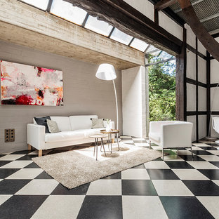 Mittelgroßes, Repräsentatives, Fernseherloses, Offenes Modernes Wohnzimmer ohne Kamin mit weißer Wandfarbe in Sonstige