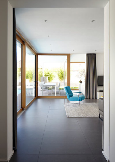 Modern Wohnzimmer by Lioba Schneider  |  Architekturfotografie