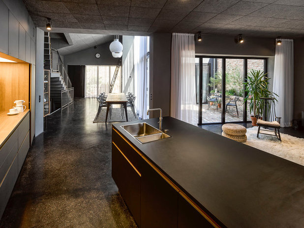 Contemporary Living Room by Scheumar Baumanufaktur GmbH