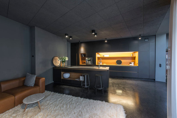 Contemporary Living Room by Scheumar Baumanufaktur GmbH