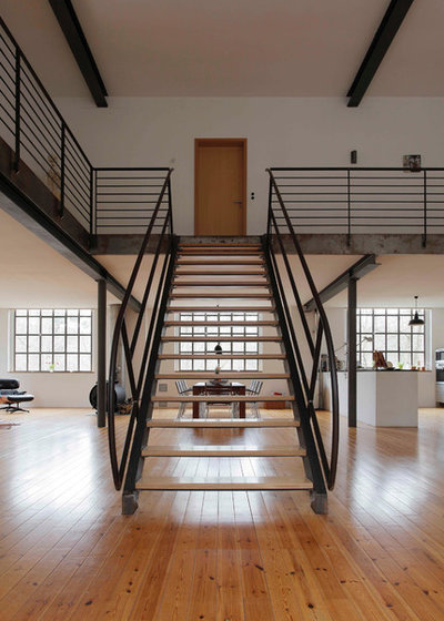 Industrial Living Room by architektur anders