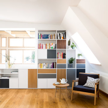 Moderne Wohnzimmereinrichtung im skandinavischen Stil
