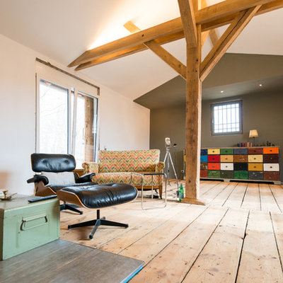 Inspiration for an eclectic open concept light wood floor family room remodel in Berlin with multicolored walls, no fireplace and no tv