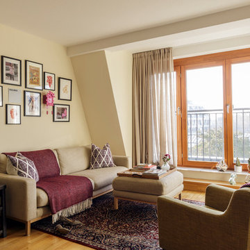 Privates Wohnzimmer Berlin – Neues Wohnfeeling in zeitlosem Design mit jungen Fa