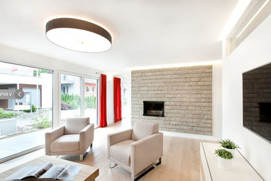 Mittelgroßes, Offenes Modernes Wohnzimmer mit TV-Wand in Stuttgart