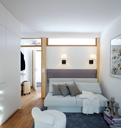 Contemporary Living Room by Ute Günther wachgeküsst  INNENARCHITEKTUR+DESIGN