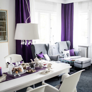 Mittelgroßes, Offenes Stilmix Wohnzimmer mit weißer Wandfarbe, Teppichboden und schwarzem Boden in Berlin