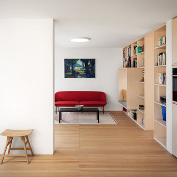 Wohnbereich mit Einbauschrank und Sitznische