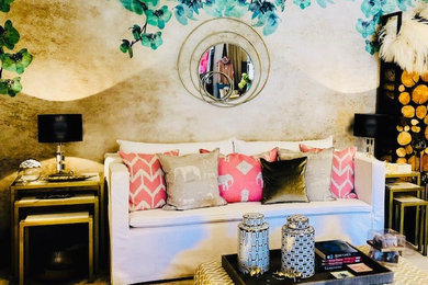 Diseño de sala de estar abierta contemporánea de tamaño medio con paredes beige, moqueta y suelo beige