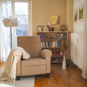 Wohnzimmer - Leseecke mit Bücherregal
