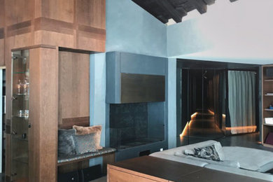 Mittelgroßes, Abgetrenntes Modernes Wohnzimmer mit blauer Wandfarbe, Betonboden und grauem Boden in Sonstige
