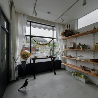 Idées déco pour un garage scandinave de taille moyenne.