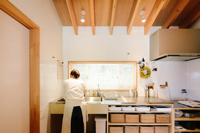 他の地域にある中くらいな北欧スタイルのおしゃれなキッチンの写真