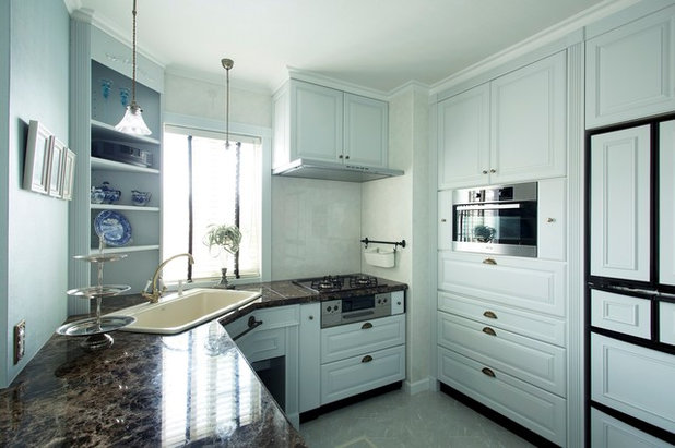 Traditional Kitchen by Y's KITCHEN FACTORY