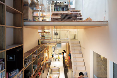 神戸にあるモダンスタイルのおしゃれなキッチン (アンダーカウンターシンク、シルバーの調理設備、コンクリートの床) の写真