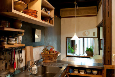 京都にあるコンテンポラリースタイルのおしゃれなキッチンの写真