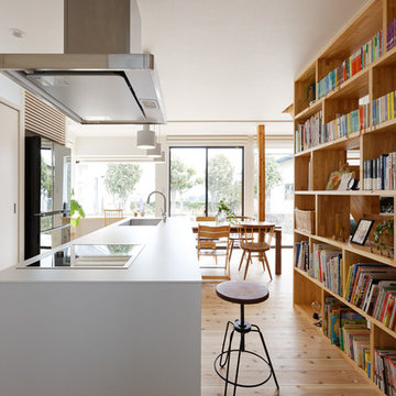 納入実例：本とアートに溢れる築３１年の改装物件キッチン