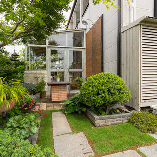 閑静な住宅街のオーダーメイドのサンルーム
