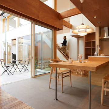 HOUSE / O #1 ダイニング / 吹抜 / キャットウォーク / 中庭テラス / ルイスポールセン