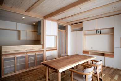 Dining room - dining room idea in Tokyo Suburbs