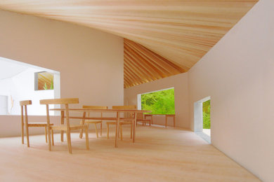Diseño de comedor asiático con paredes blancas, suelo de madera clara y suelo marrón